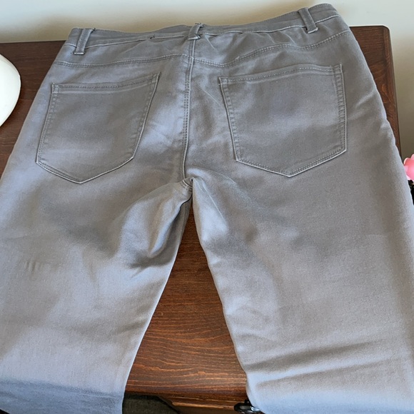 Celebrity Gold Size 8 Straight Leg Jeans - Picture 4 of 5